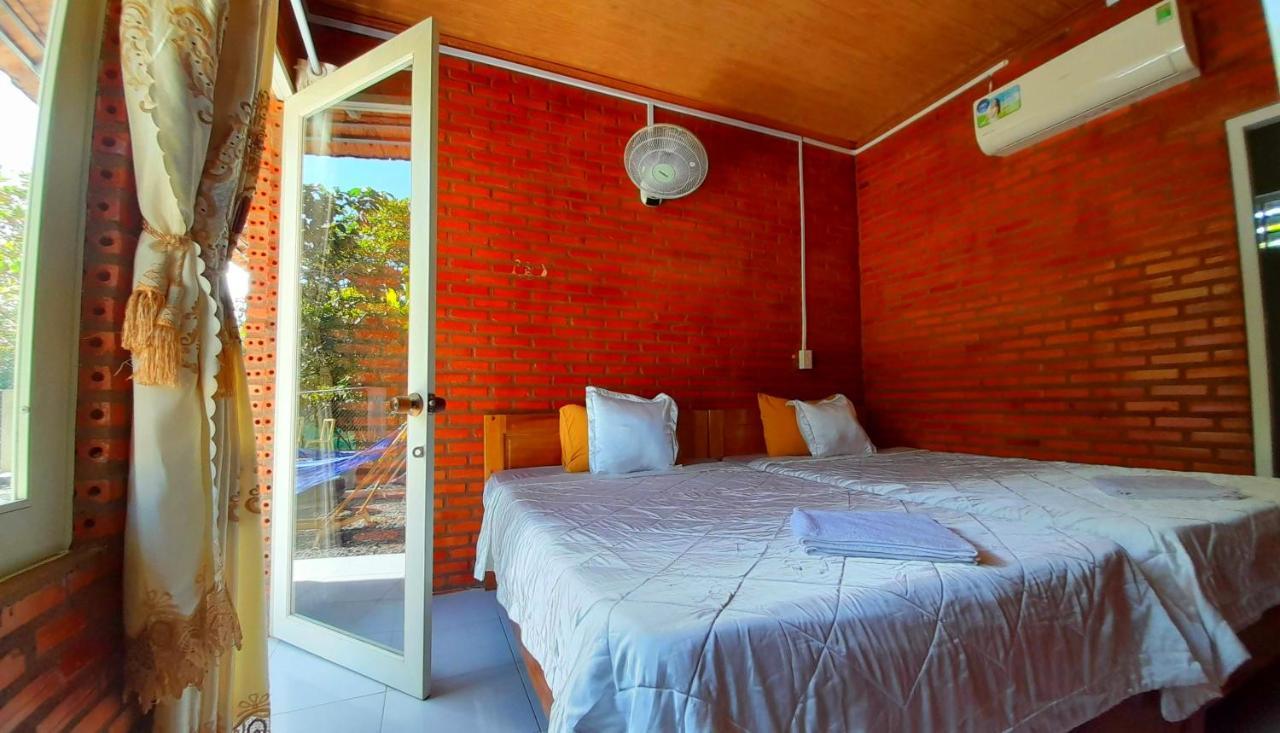 Cat Tien Backpackers Hostel Экстерьер фото
