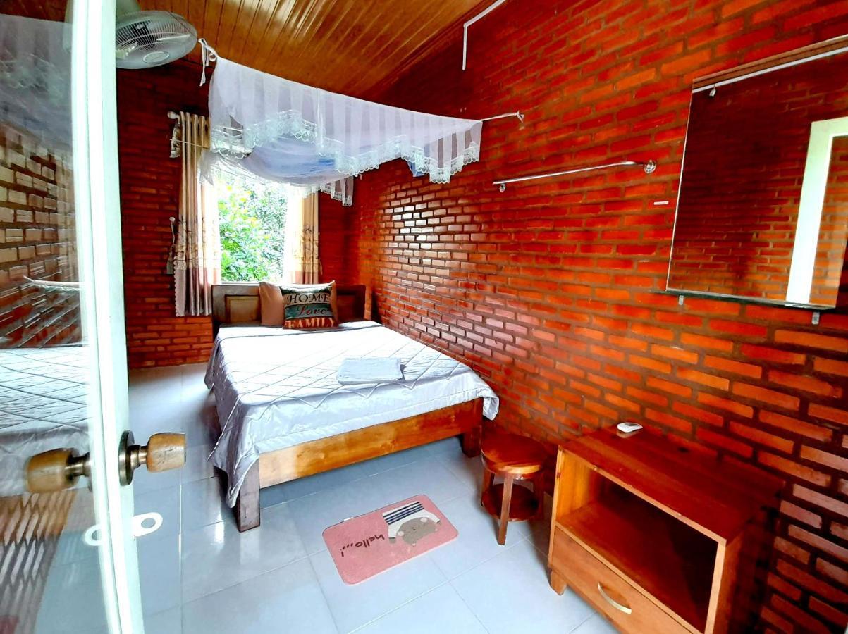 Cat Tien Backpackers Hostel Экстерьер фото