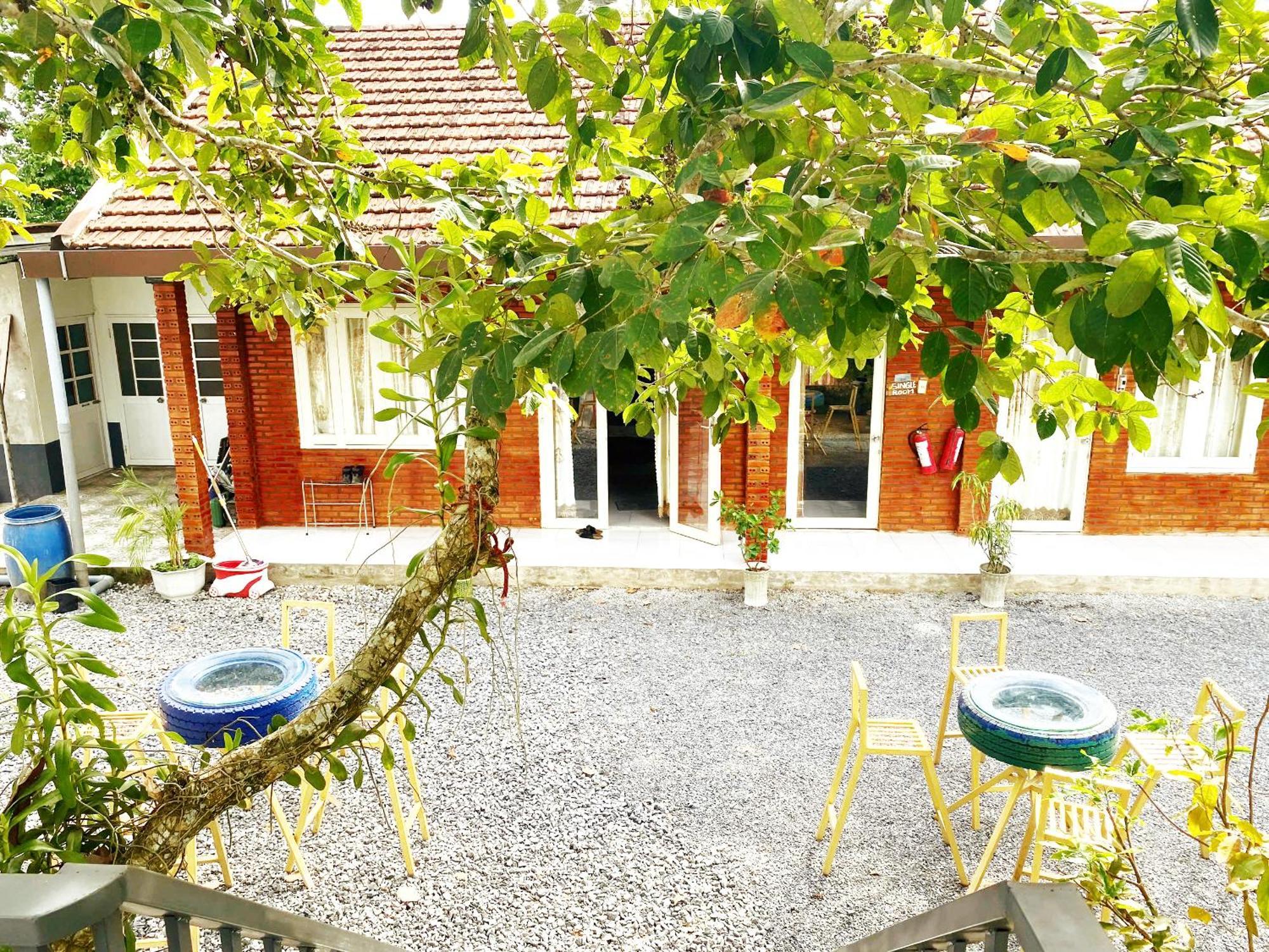 Cat Tien Backpackers Hostel Экстерьер фото