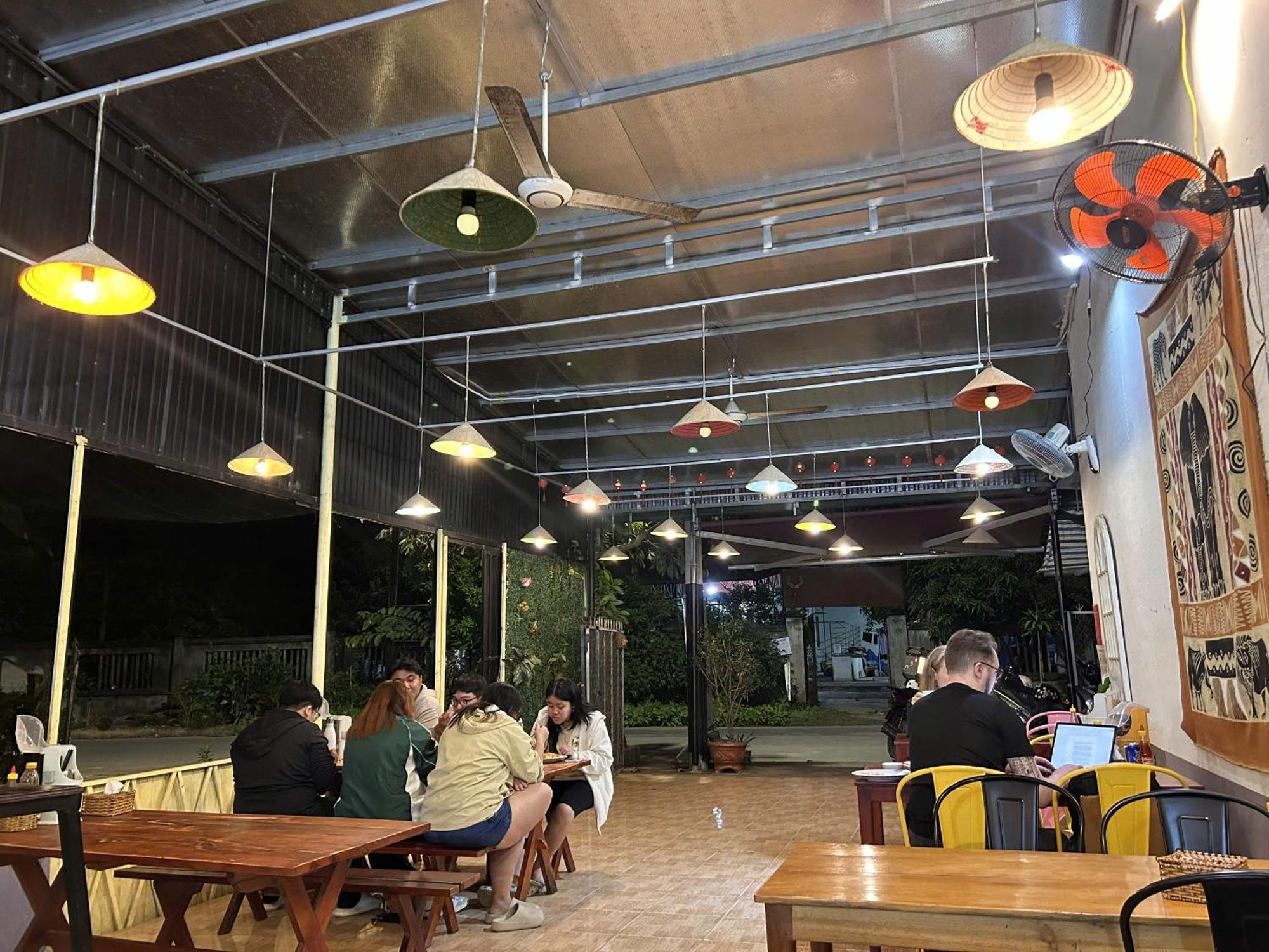 Cat Tien Backpackers Hostel Экстерьер фото
