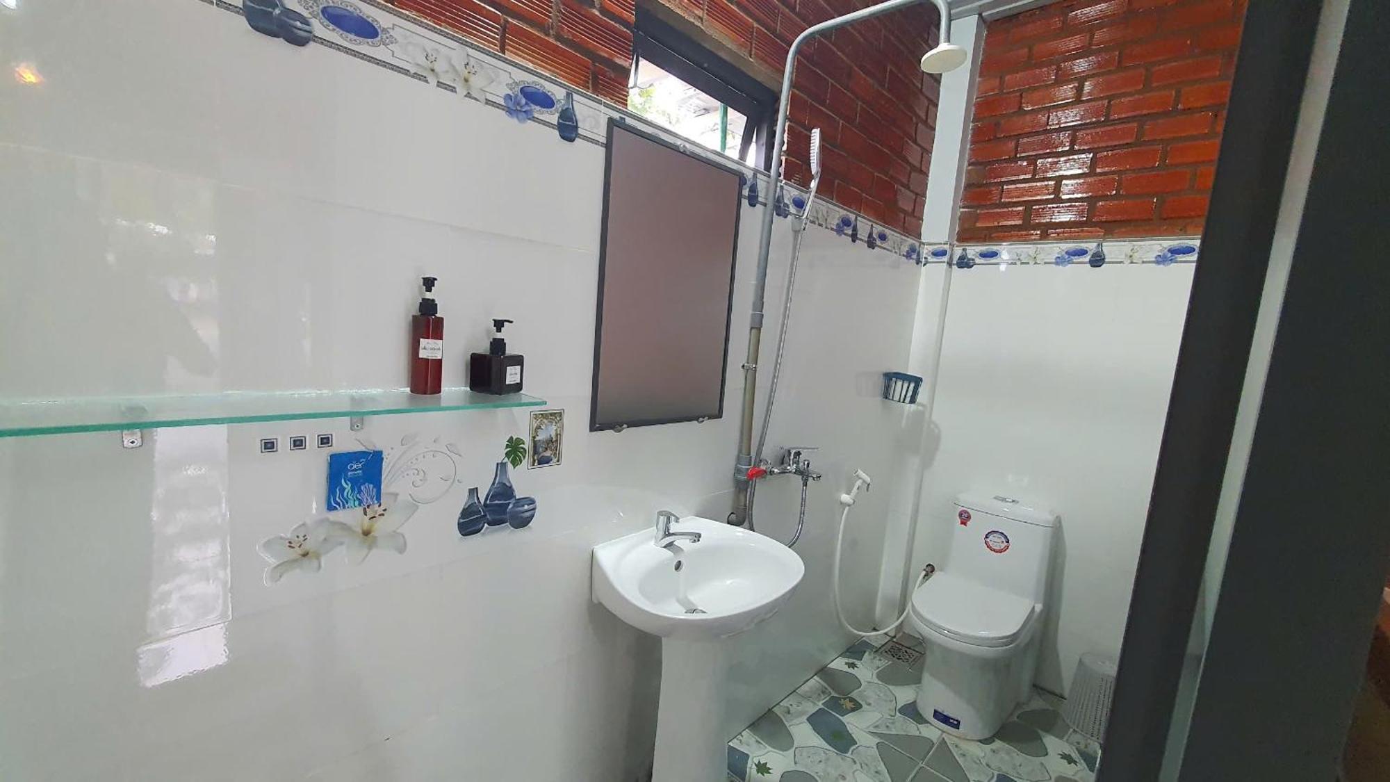 Cat Tien Backpackers Hostel Экстерьер фото